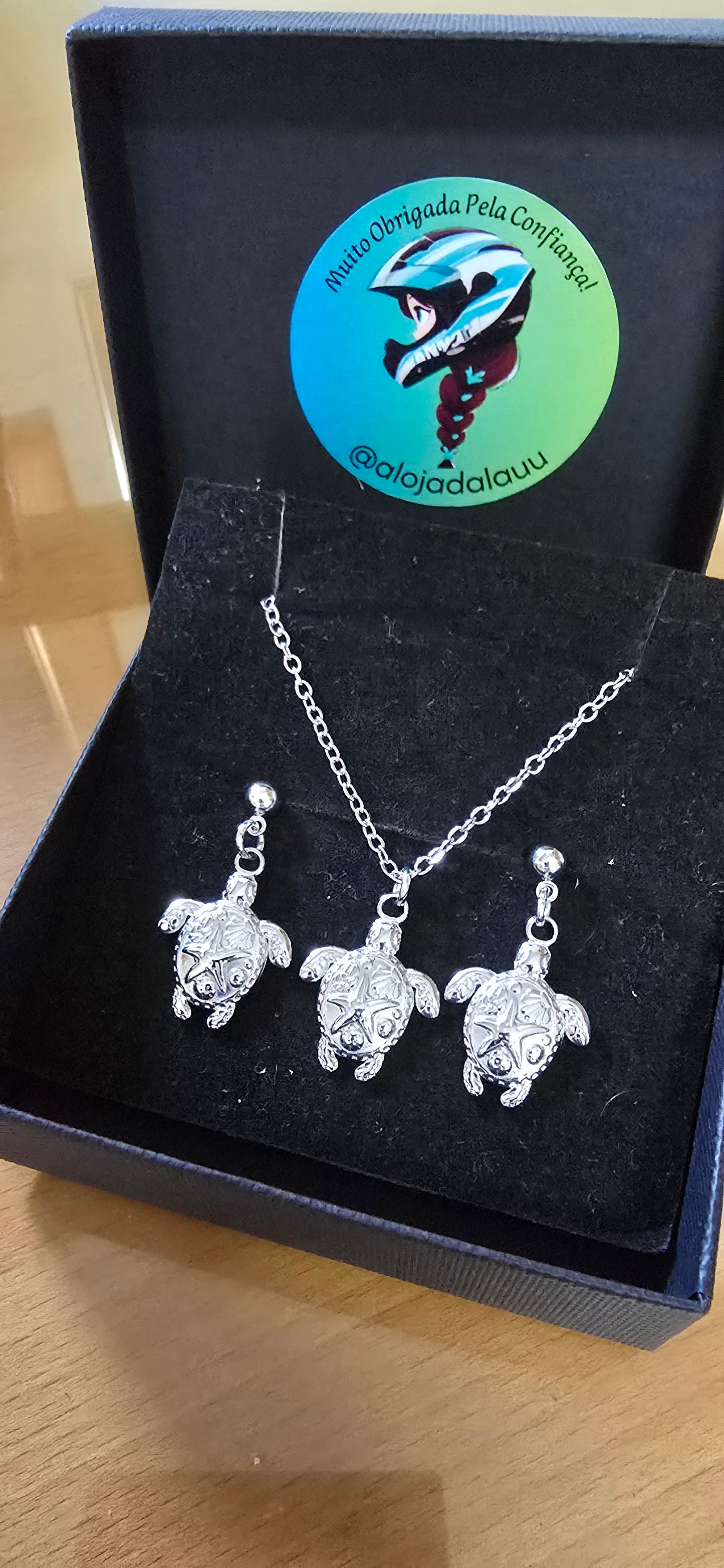 Conjuntos dourado ou prateados (colar e brincos)