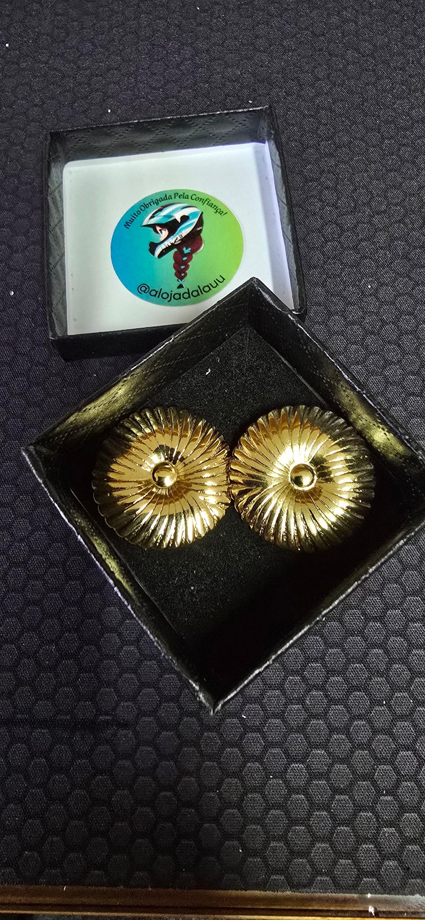 Brincos dourados