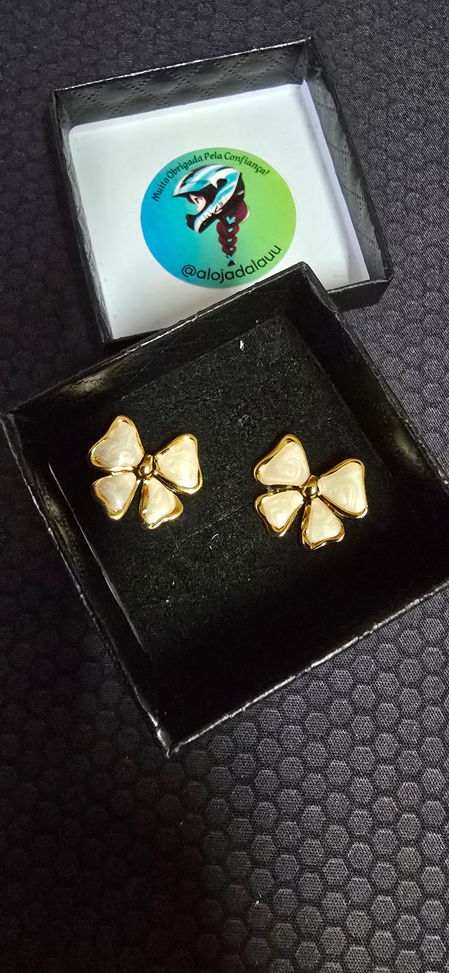 Brincos dourados