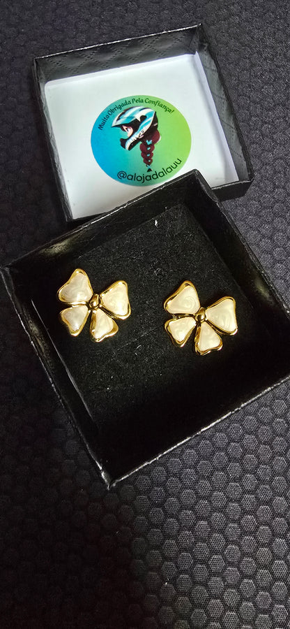 Brincos dourados