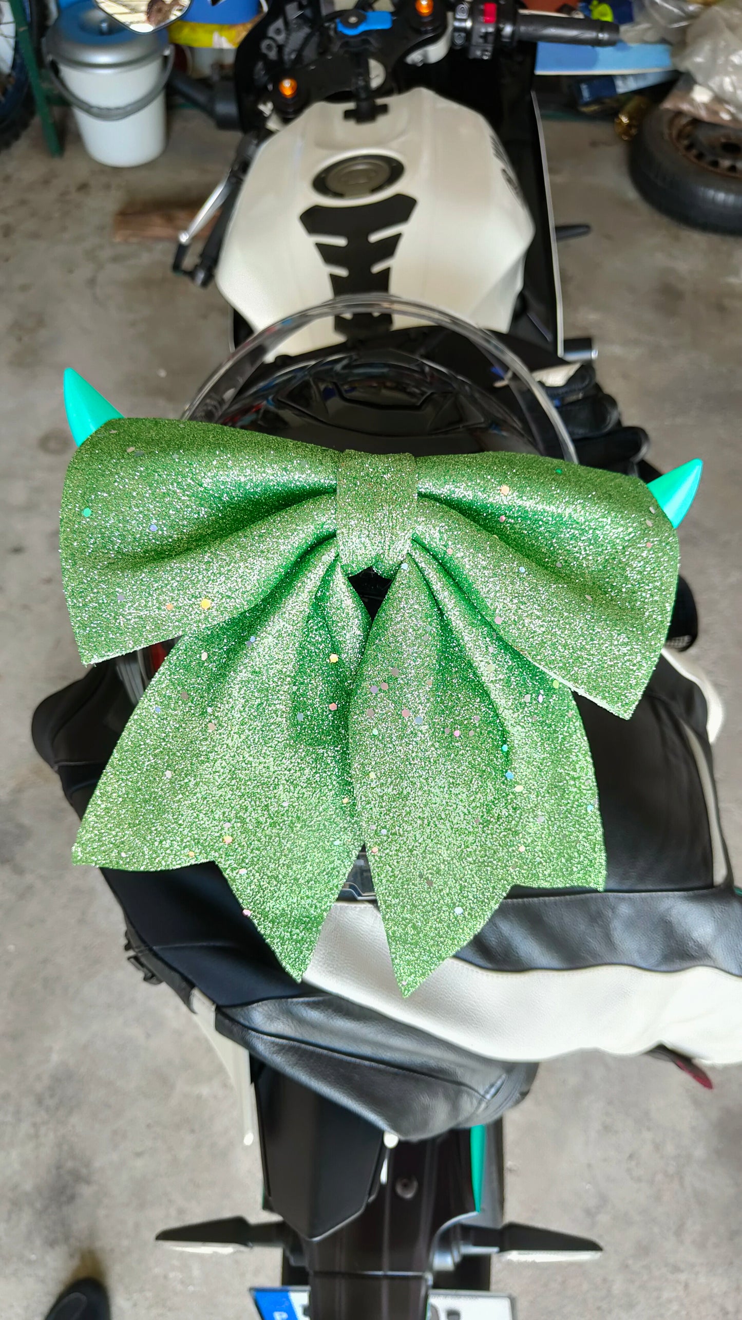 Laços com brilhantes