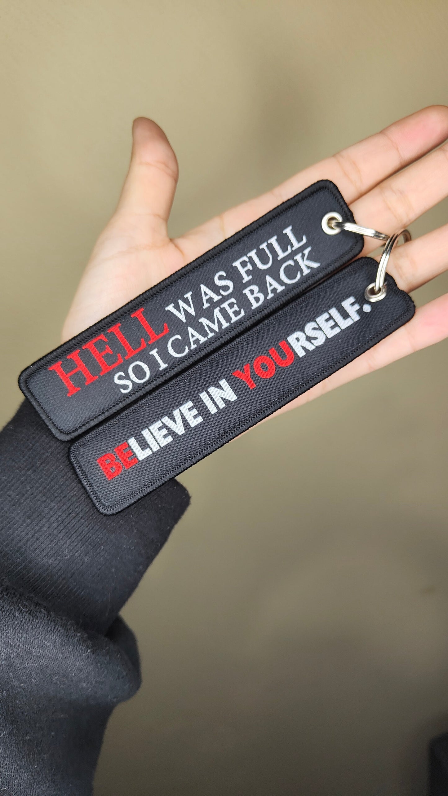 Porta-chaves Believe Yourself e Hell