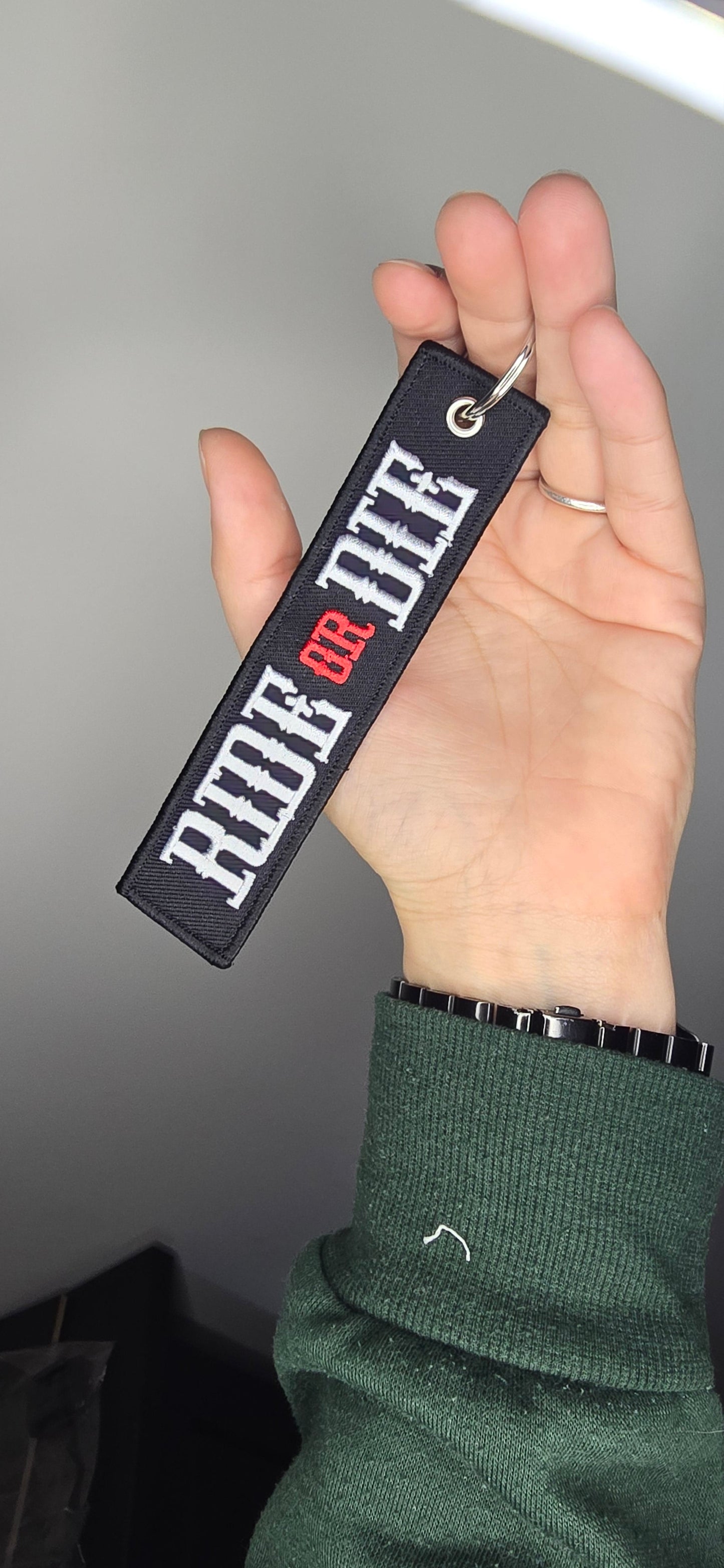 Porta-Chave Ride or Die (Preto e Vermelho)